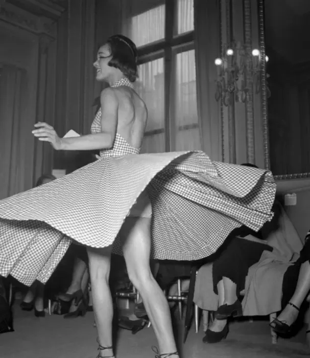 Framed Print : France - Fashion - 1950 Framed Print : France - Fashion - 1950