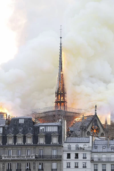 France-Fire-Notre Dame