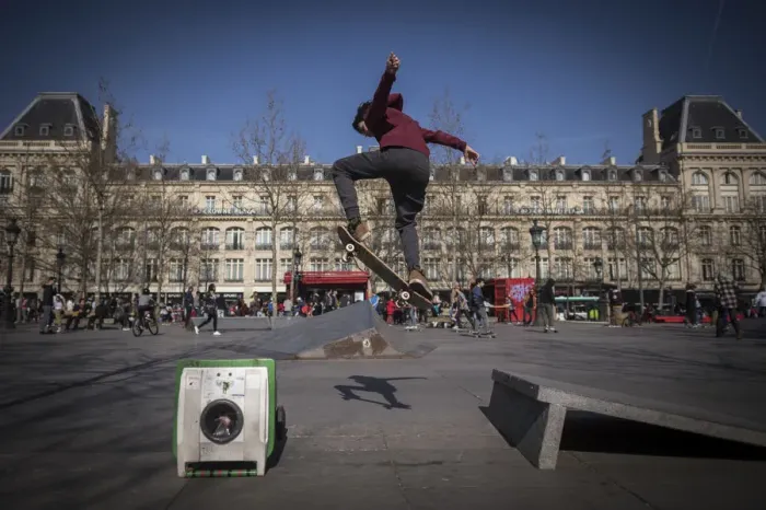 Framed Print : France-Skateboard-Lifestyle