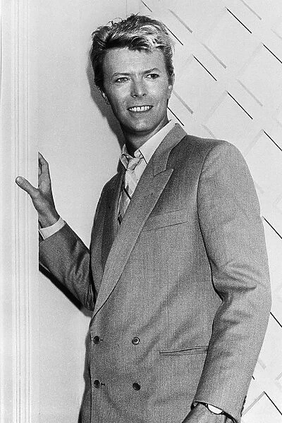 Gbr-Music-Bowie. British singer David Bowie poses during a press conference