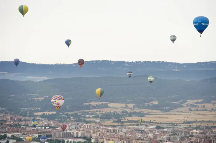 Framed Print : Hot-air balloons fly during the 21th European Balloon Festival in Igualada, near
