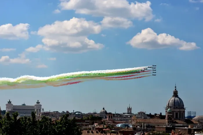 Framed Print : The Italian Air Force Aerobatic Unit, Frecce Tricolori Framed Print : The Italian Air Force Aerobatic Unit, Frecce Tricolori