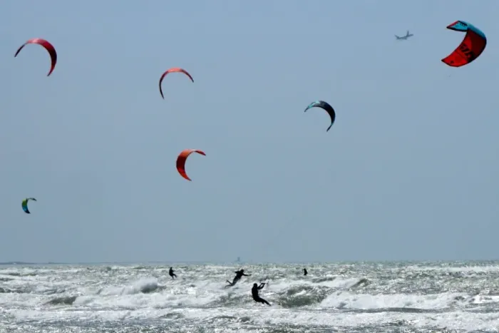 Framed Print : Italy-Surfing-Leisure-Kitesurf Framed Print : Italy-Surfing-Leisure-Kitesurf