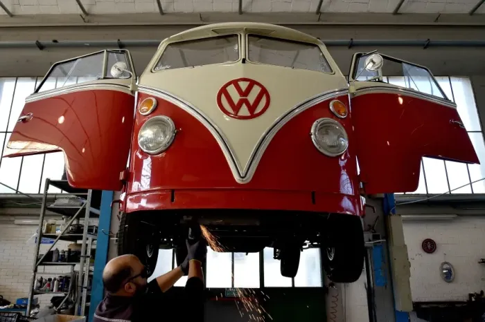 Framed Print : Italy-Vintage-Vw-Kombi-Feature