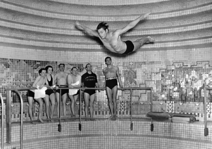 Framed Print : Johnny Weissmuller Diving Action