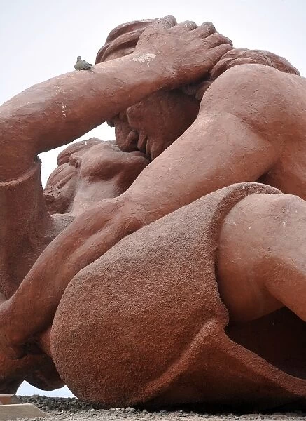 Peru-Lima-Statue-The Kiss-Love