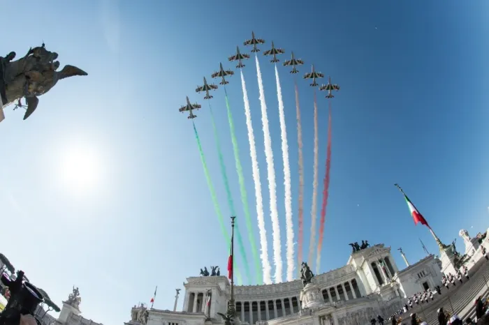 Framed Print : Planes of the Italian Air Force aerobatic unit Frecce Tricolori (Tricolor Arrows)