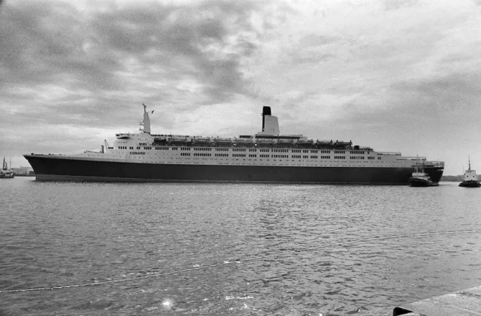 Framed Print : Queen Elizabeth Ii-Cruiser Framed Print : Queen Elizabeth Ii-Cruiser