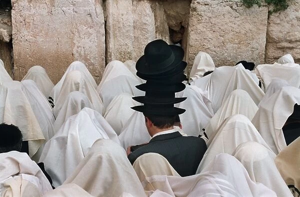 Retro-Israel-Orthodox Jews-Hat-Taleth-Passover Prayer