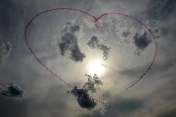 Russia-Sky-Heart-Love-Airshow