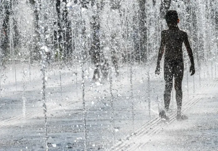 Framed Print : Russia-Water-Child-Fountain-Daily Life-Weather