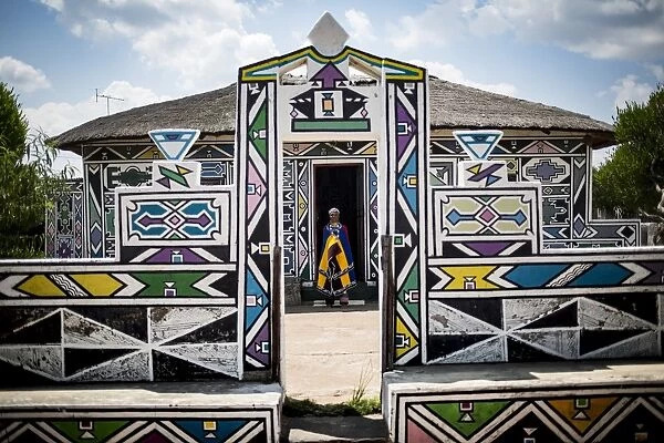 Safrica-Culture-Art. South African artist Esther Mahlangu