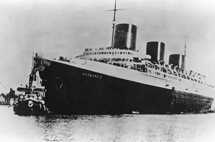 Framed Print : Ship-Normandie