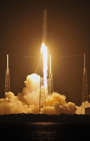 SpaceX propels cargo to space station, lands rocket