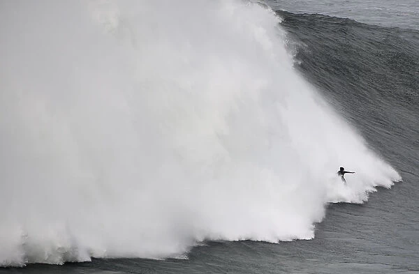 SURFING-POR-BIG-WAVES
