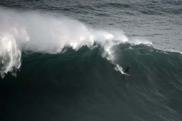 Framed Print : SURFING-POR-BIG-WAVES