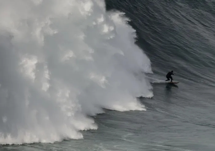 Framed Print : SURFING-POR-BIG-WAVES