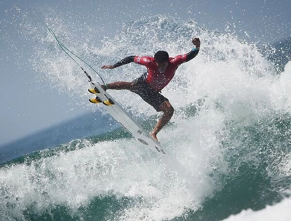 Surfing-Us Open. Joshua Moniz of Hawaii gets air in his men's heat during