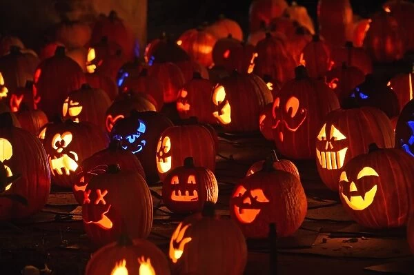 Us-Halloween-Pumpkins-Sculptures