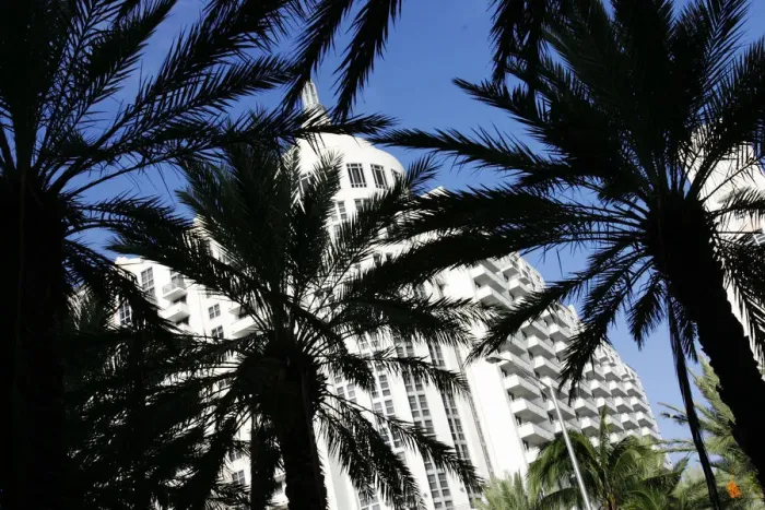 Framed Print : Us-Miami Beach-Art Deco-Building Framed Print : Us-Miami Beach-Art Deco-Building