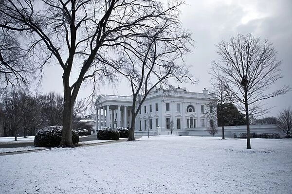 Us-Politics-Snow. A light dusting of snow is seen at the White House on January 30