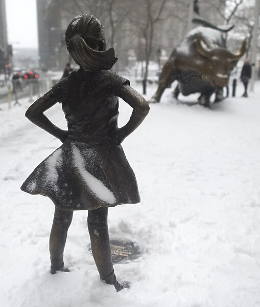 Us-Weather-Frarless Girl Statue