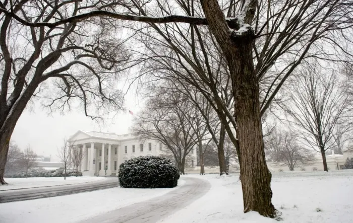 Framed Print : Us-Weather-White House-Snow