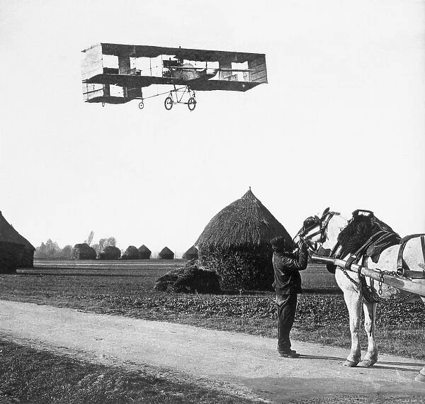 Flight by Henri Farman (1874-1958) from Chalons to Reims, 1908 (b  /  w photo)