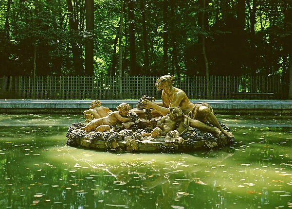 The Fountain of Bacchus or Autumn (photo)