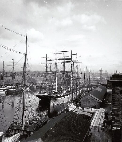 Salthouse Dock, Liverpool (b  /  w photo)