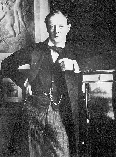 Winston Spencer Churchill in 1904 (b  /  w photo)