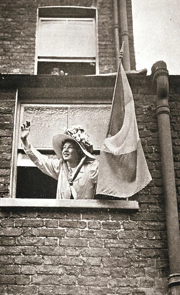Christabel Pankhurst waving to the hunger strikers from a house overlooking Holloway Prison, 1909