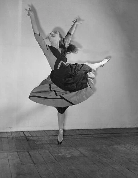 April Olrich -- Ballerina 27  /  3  /  1952 C1568  /  1