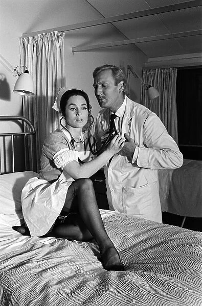 Leslie Phillips and Shirley Anne Field on the set of 'Doctor in Clover'