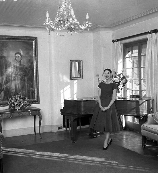 MARGOT FONTEYN AT HOME - OCTOBER 1958