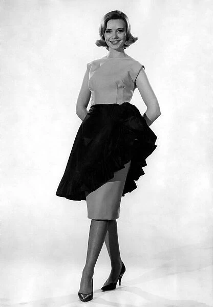 Model Sarah Browne wearing sleveless tio with long skirt. April 1961 P008748