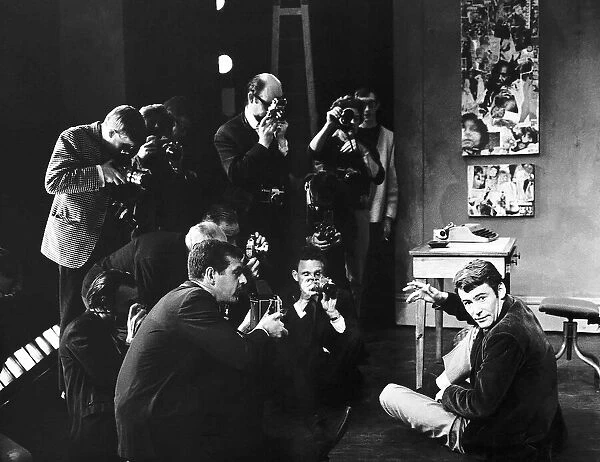 Peter O Toole Actor faces a barrage of cameras during a photo call for his new play