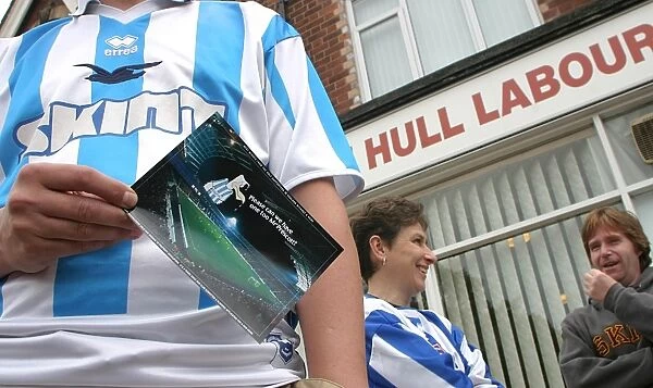 Albion fans deliver postcard to East Hull labour party