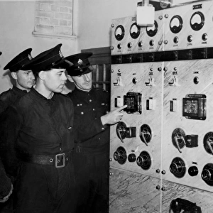 NFS recruits training on control panel, WW2