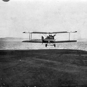 A Sopwith 1 1 / 2 Strutter takes-off from HMS Furious