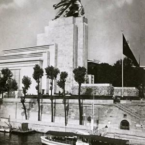 Soviet Pavilion - Exposition Internationale, Paris