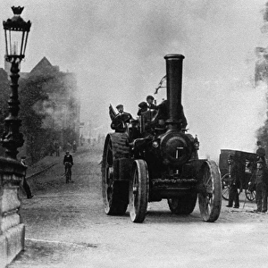 Victory steam engine on the Henley-on-Thames Bridge