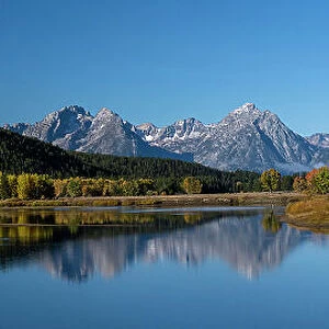 USA, Wyoming. Reflection of Mount Moran and autumn aspens at the Oxbow, Grand Teton National Park. Date: 29-09-2020