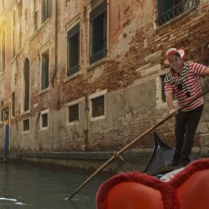 Gondolier, Venice, UNESCO World Heritage Site, Veneto, Italy, Europe