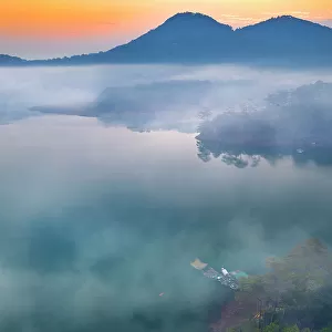 Tuyen Lam lake, Da Lat (Dalat), Vietnam, Indochina, Southeast Asia, Asia