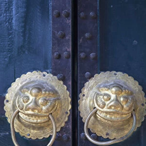 Door of guesthouse, Lijiang (UNESCO World Heritage Site), Yunnan, China