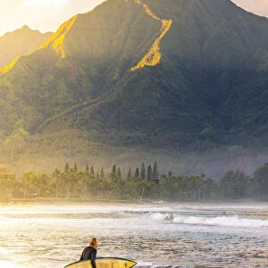 Early morning surf in Hanalei bay, Kauai island, Hawaii, USA