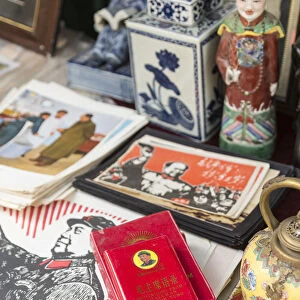 Maos little red book, Dongtai Road Antiques Market, Shanghai, China