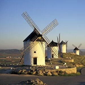 EU, Spain, La Mancha, Consuegra. Windmills and castle in the background
