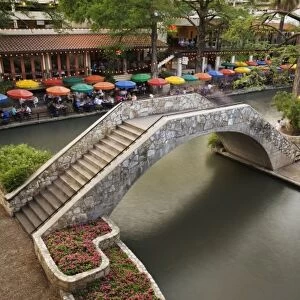 Outdoor cafe along River Walk and bridge over San Antonio River, San Antonio, Texas